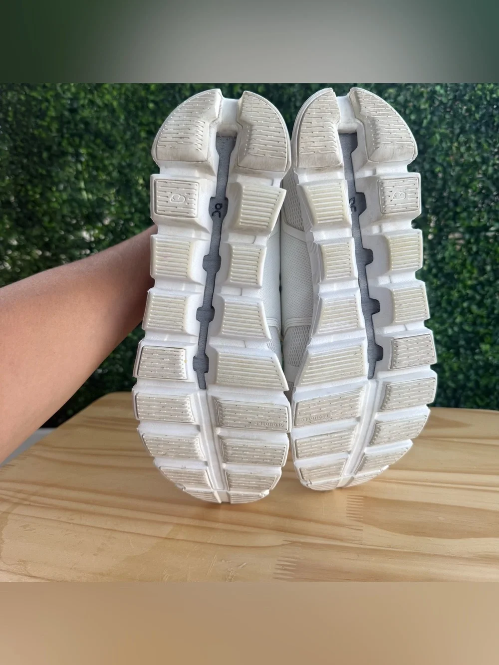 On Cloud 5 Men’s Size 10 Undyed White Sneakers
